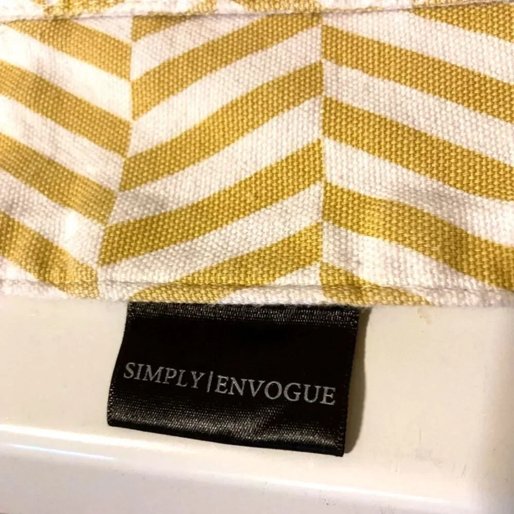SIMPLY ENVOGUE Table Runner White with Yellow Mustard Chevrons 66 X 13.25 inches